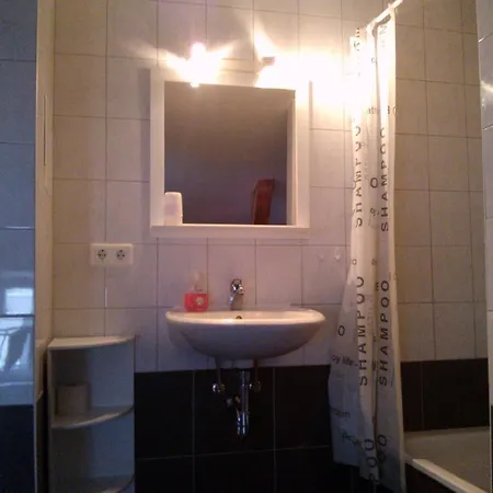 Einzimmerwohnung Im Dachgeschoss アパート *